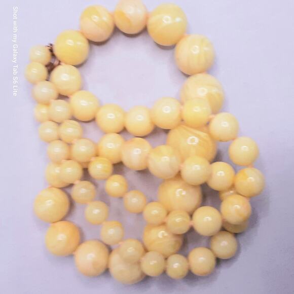 Jumbo Graduated Beaded Necklace Lemonade Yellow Acrylic Spring Clasp - Picture 5 of 8